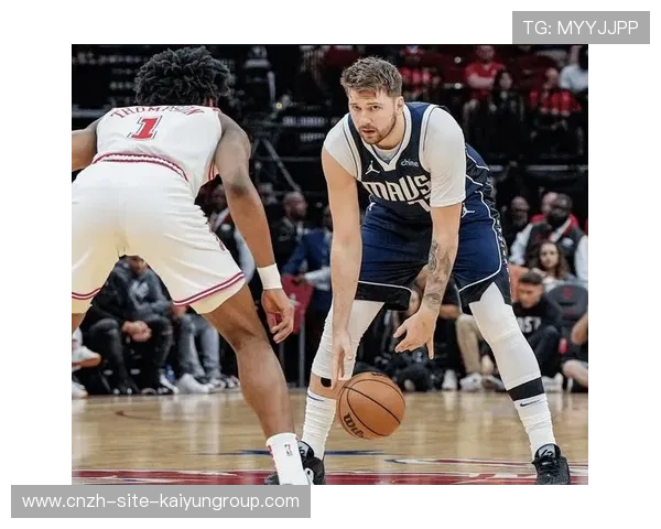 东契奇弧顶三分稳稳命中，独行侠继续扩大领先